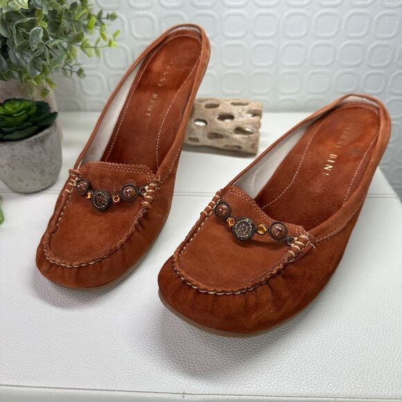 Gianni Bini Brown Suede Women's Loafers With Jewel Embellishment Size 7.5 - Picture 1 of 11